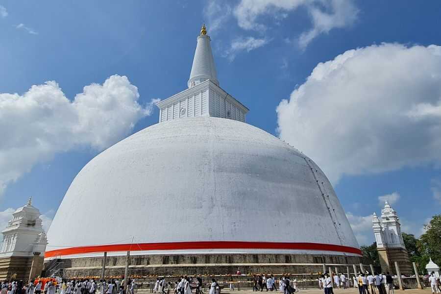 ruwanweliseya dagoba at anuradhapura sri lanka experiential journey