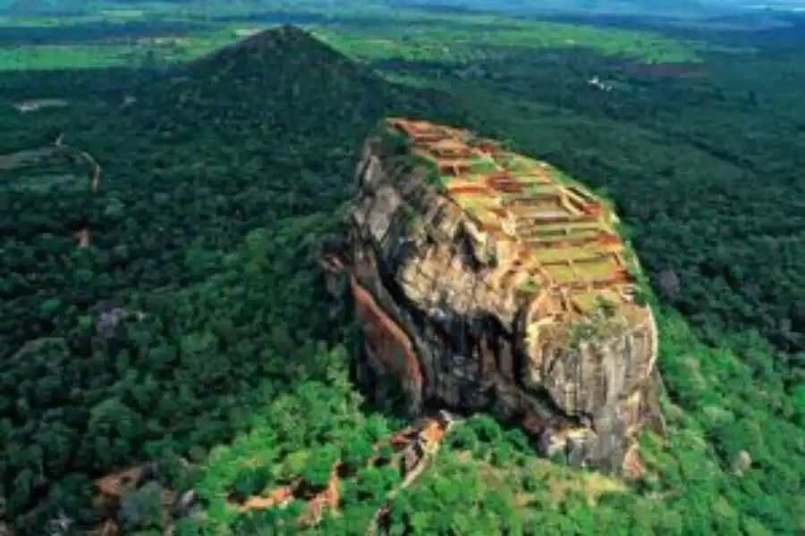 sigiriya rock in sri lanka expeeriential journey