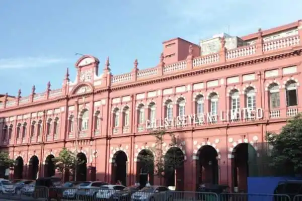 a colonial building in the heart of the city which is a colombo city attraction